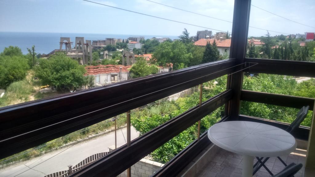 גולדן סנדס Enjoy Guest House חדר תמונה