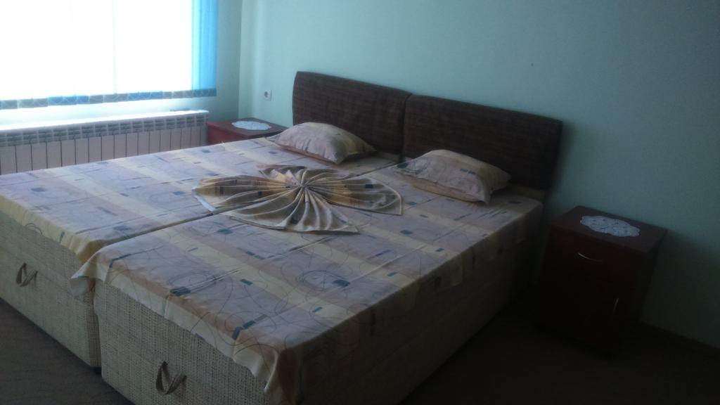 גולדן סנדס Enjoy Guest House חדר תמונה
